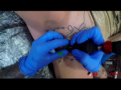 ❤️ Estremamente tatuato hottie Sully Savage ottenuto un tatuaggio sul suo clitoride ❤❌ Video di sesso di qualitàal it.klassikaprint.ru ❌